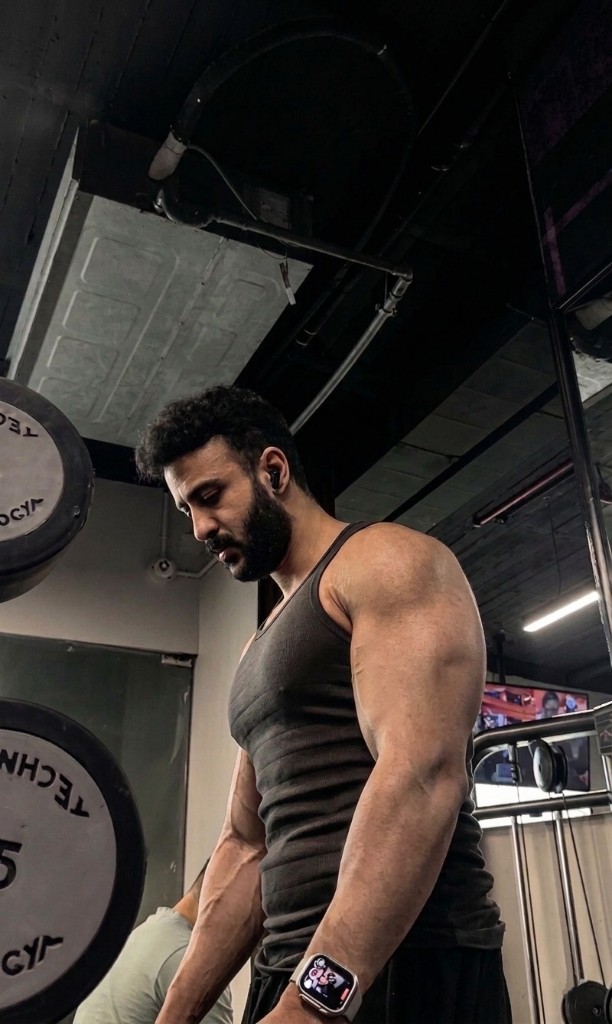 Dagher Mahmoud mid-session arm detail.